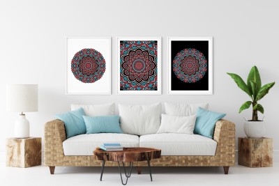 Turkusowe korale na czarnym tle