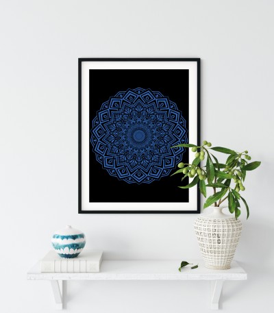 Niebieska elegancja na czarnym tle