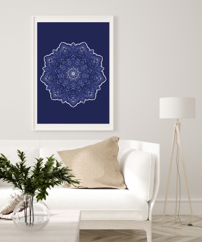 Niebieska porcelana na granatowym tle