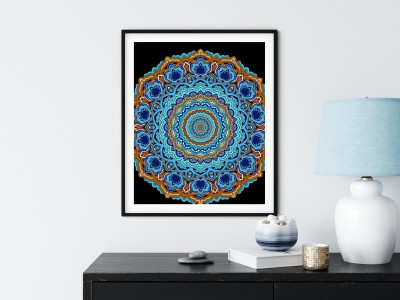 Złota plaża na czarnym tle